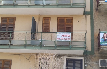 Palazzina in pieno centro su due elevazioni